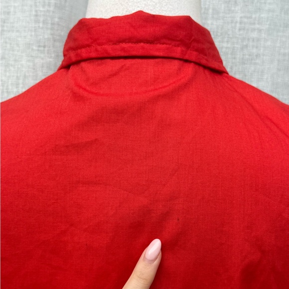 Ship’n Shore red sleeveless button down blouse - Picture 7 of 12